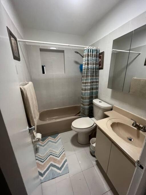 Cheerful 3-Bedroom Home, Free Parking On Premises Маями Гарденс Екстериор снимка